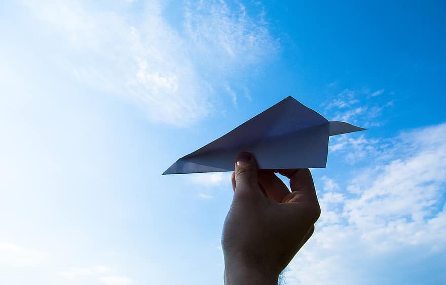 paper-plane-the-hand-sky-throw-clouds-paper-the-plane-fun-toy-quelle pikist - CC0